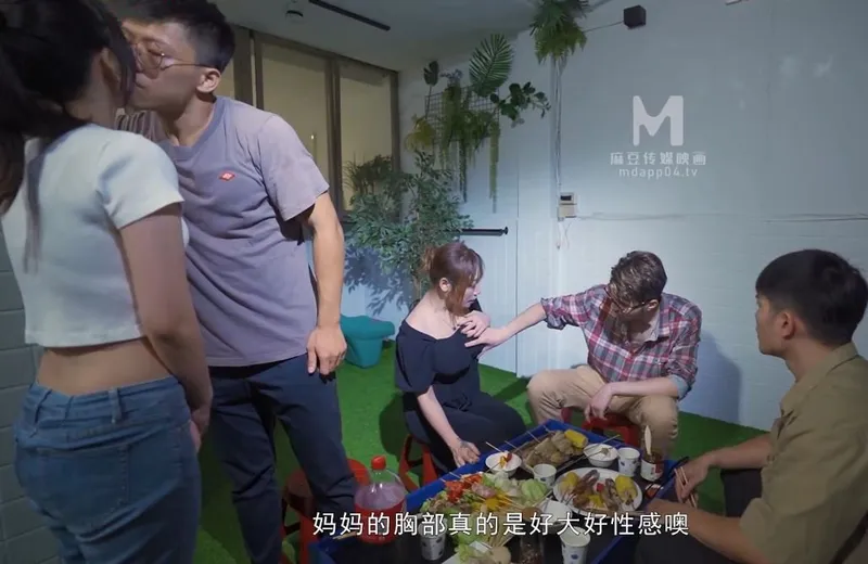 Tết trung thu gia đình tụ họp rồi đụ tập thể